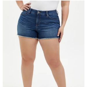 Torrid Mid Rise Shortie Short Dark Wash Size 16